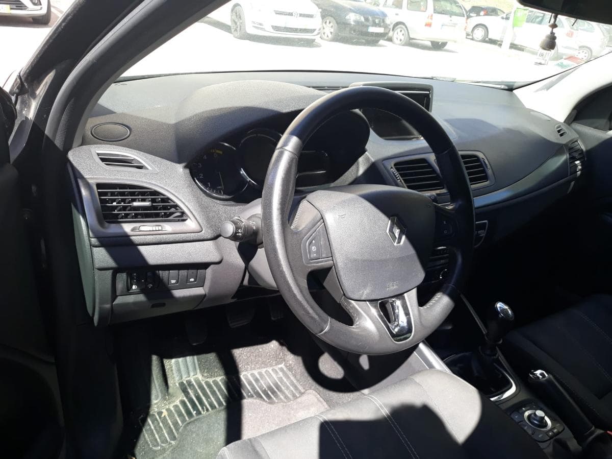 Renault Mégane 1.5 · Ano 2014 — imagem 30