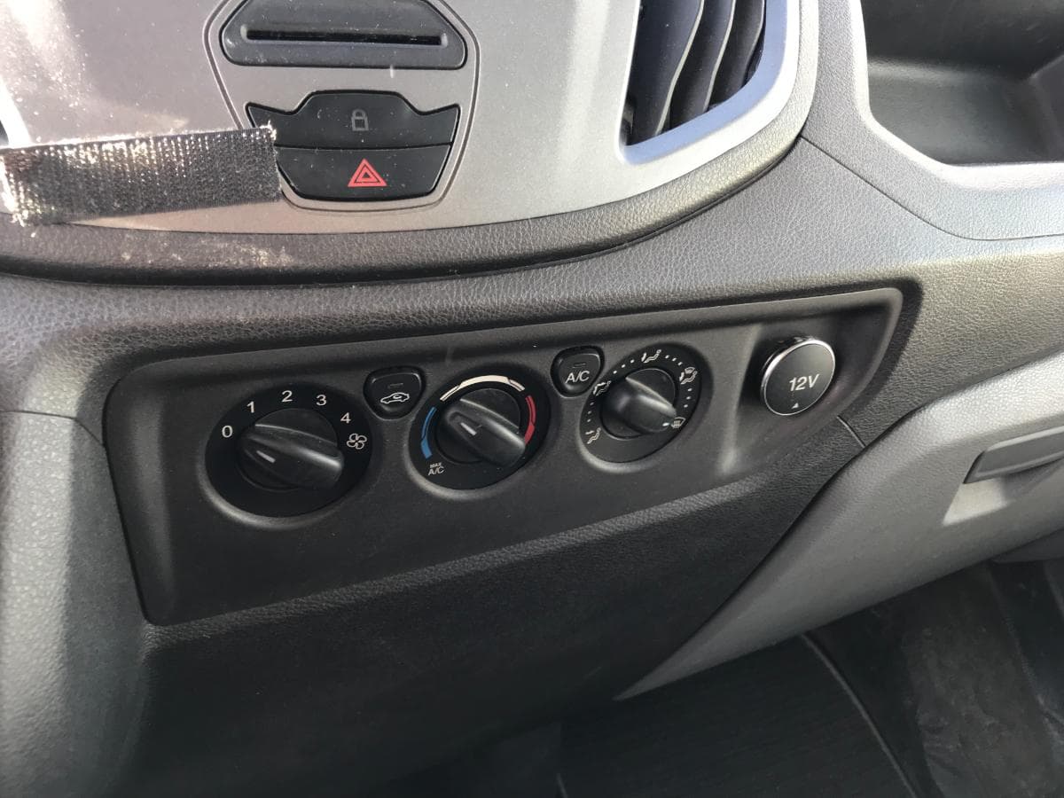 Ford Transit 2.2TDCI · Ano 2015 — imagem 24