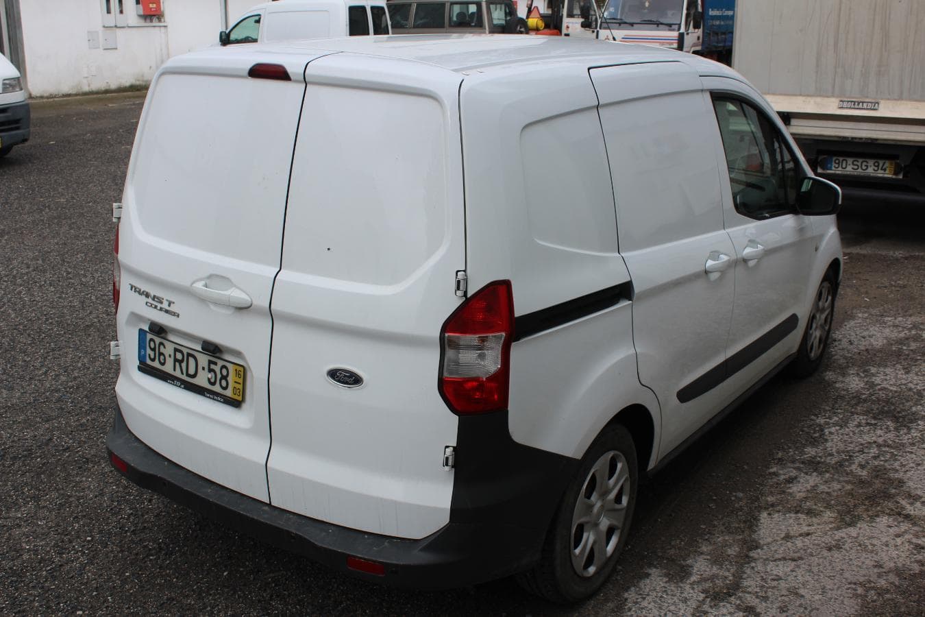 Ford Transit Courier · Ano 2016 — imagem 4