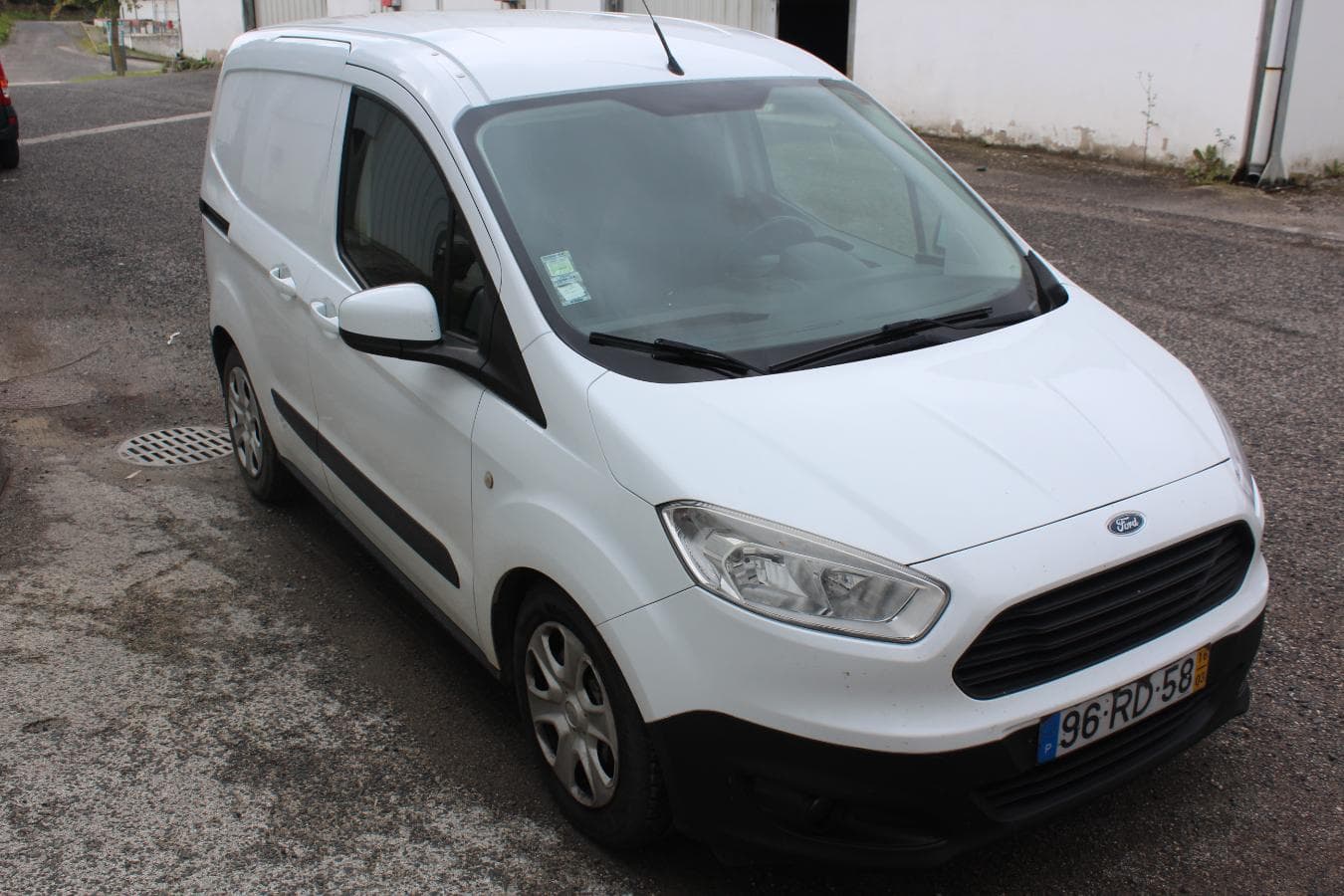 Ford Transit Courier · Ano 2016 — imagem 1