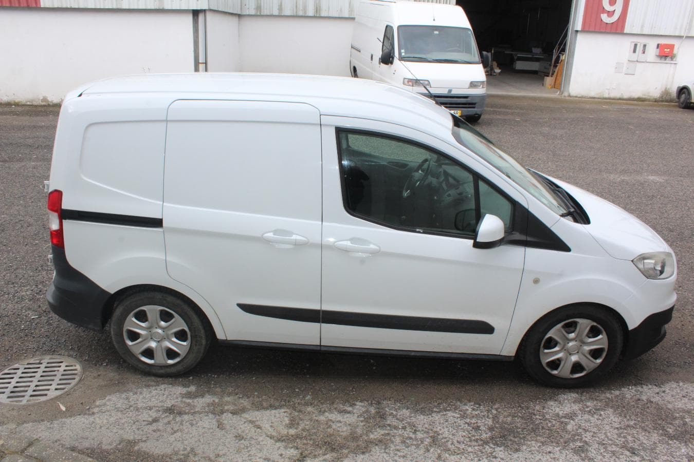 Ford Transit Courier · Ano 2016 — imagem 9