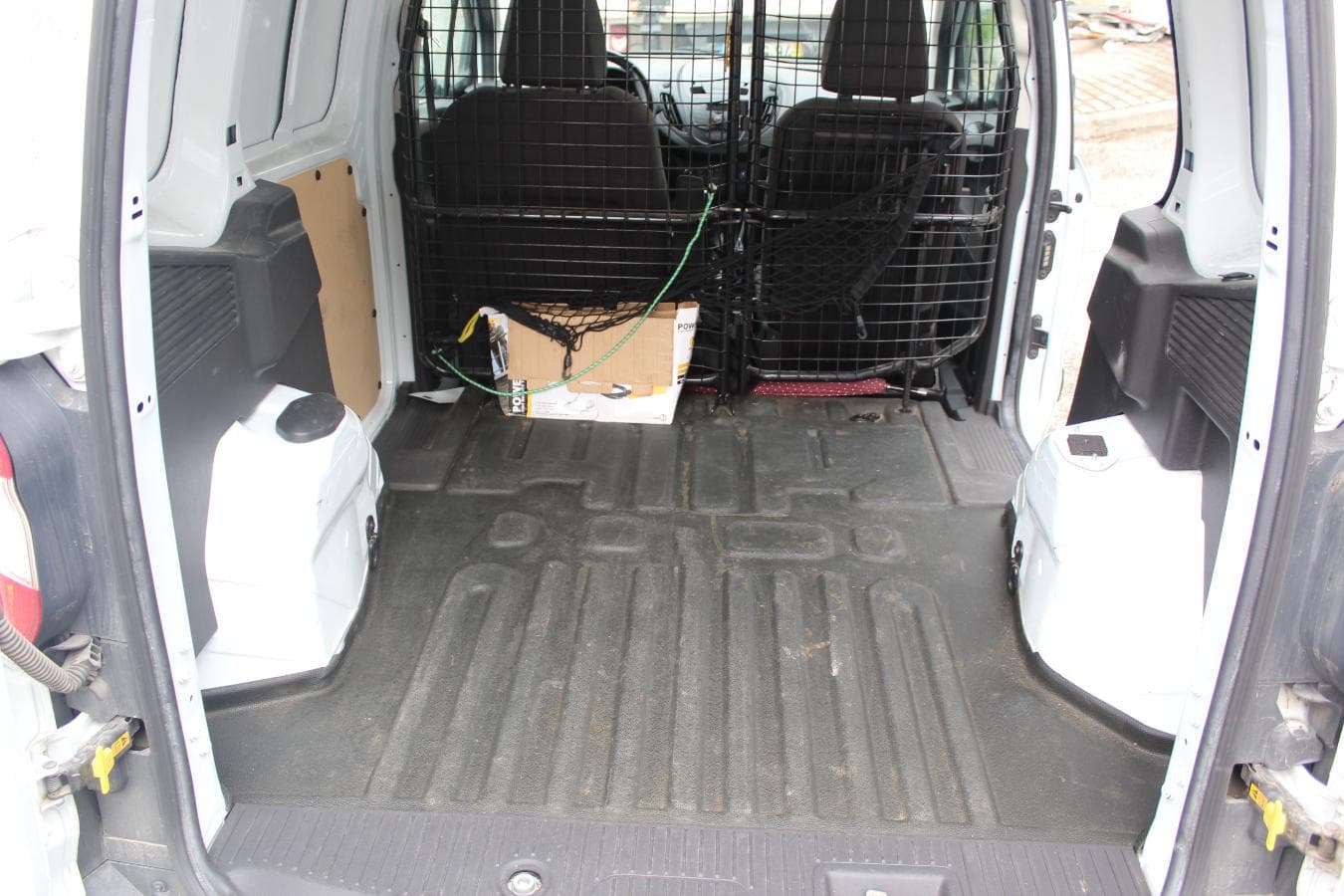 Ford Transit Courier · Ano 2016 — imagem 6