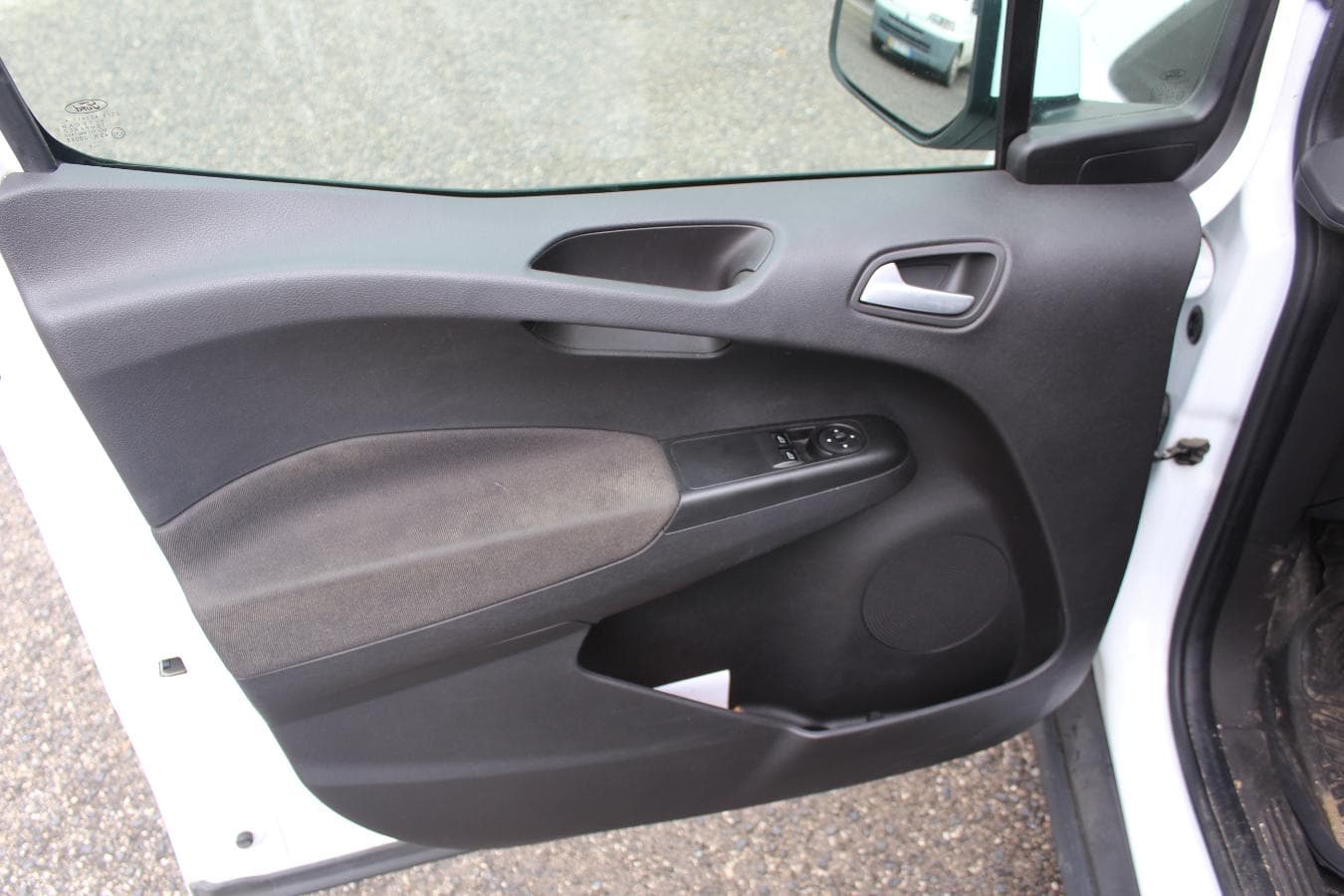 Ford Transit Courier · Ano 2016 — imagem 10