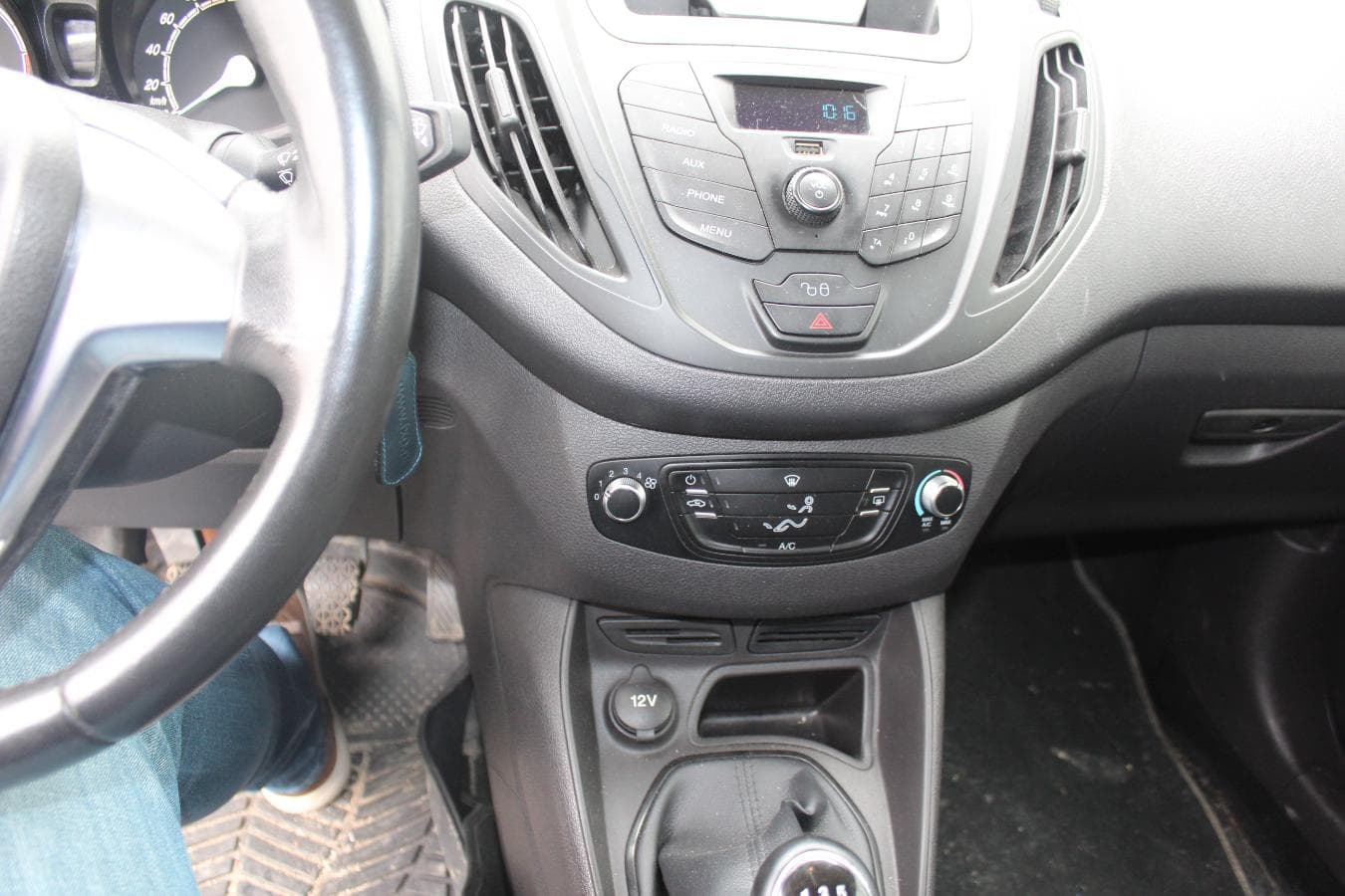 Ford Transit Courier · Ano 2016 — imagem 17