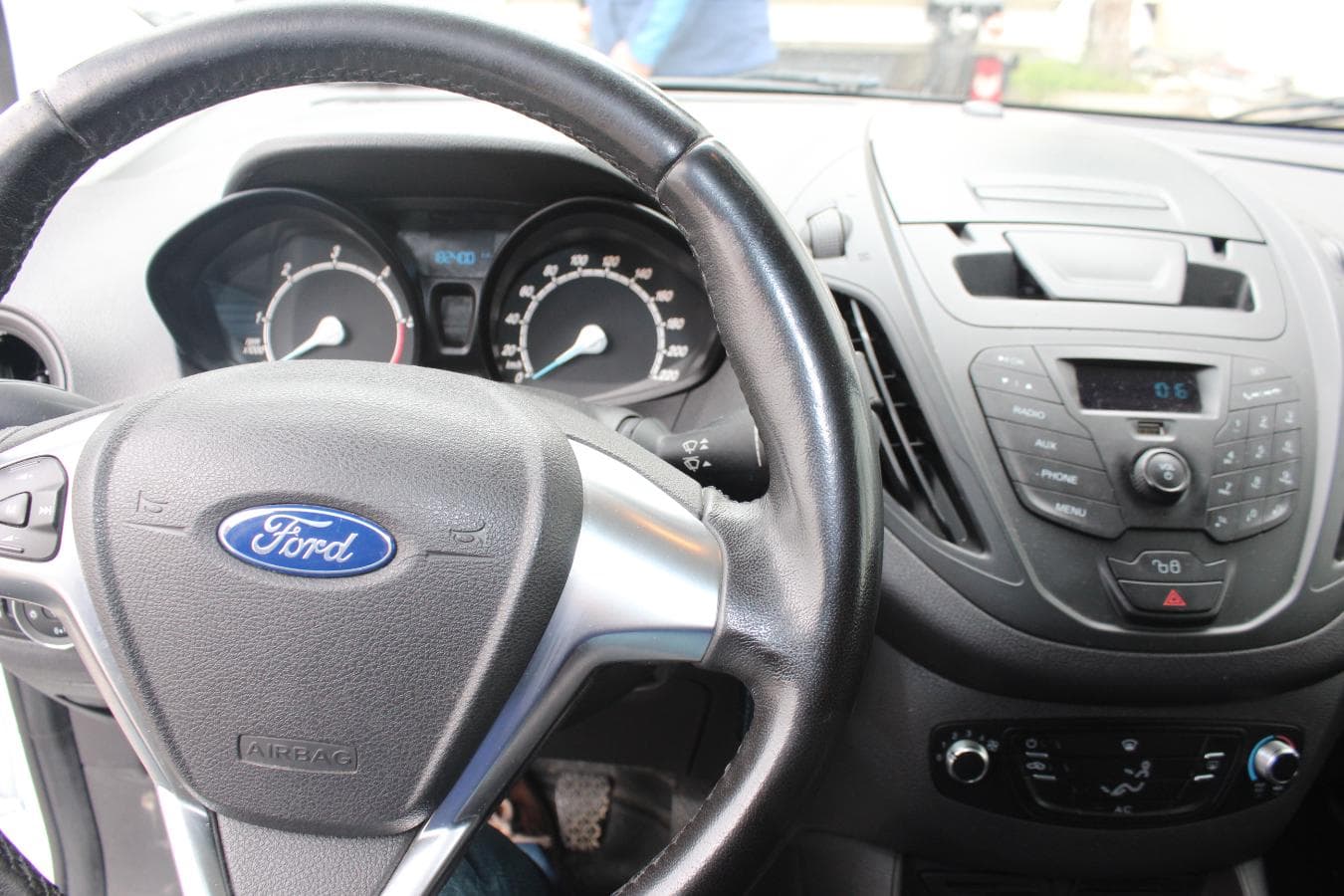 Ford Transit Courier · Ano 2016 — imagem 14