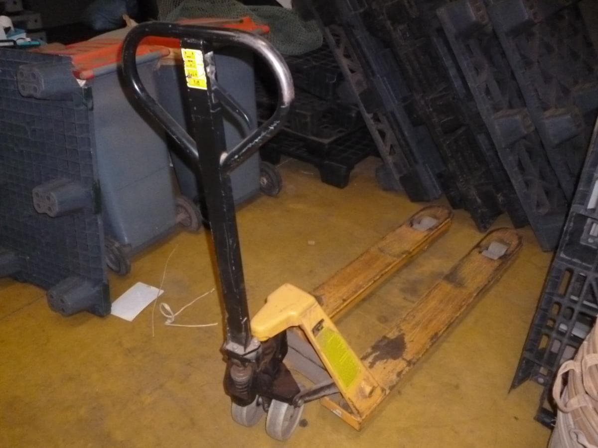 Equipamentos · Rolhas · Mobiliário de Escritório — image 7