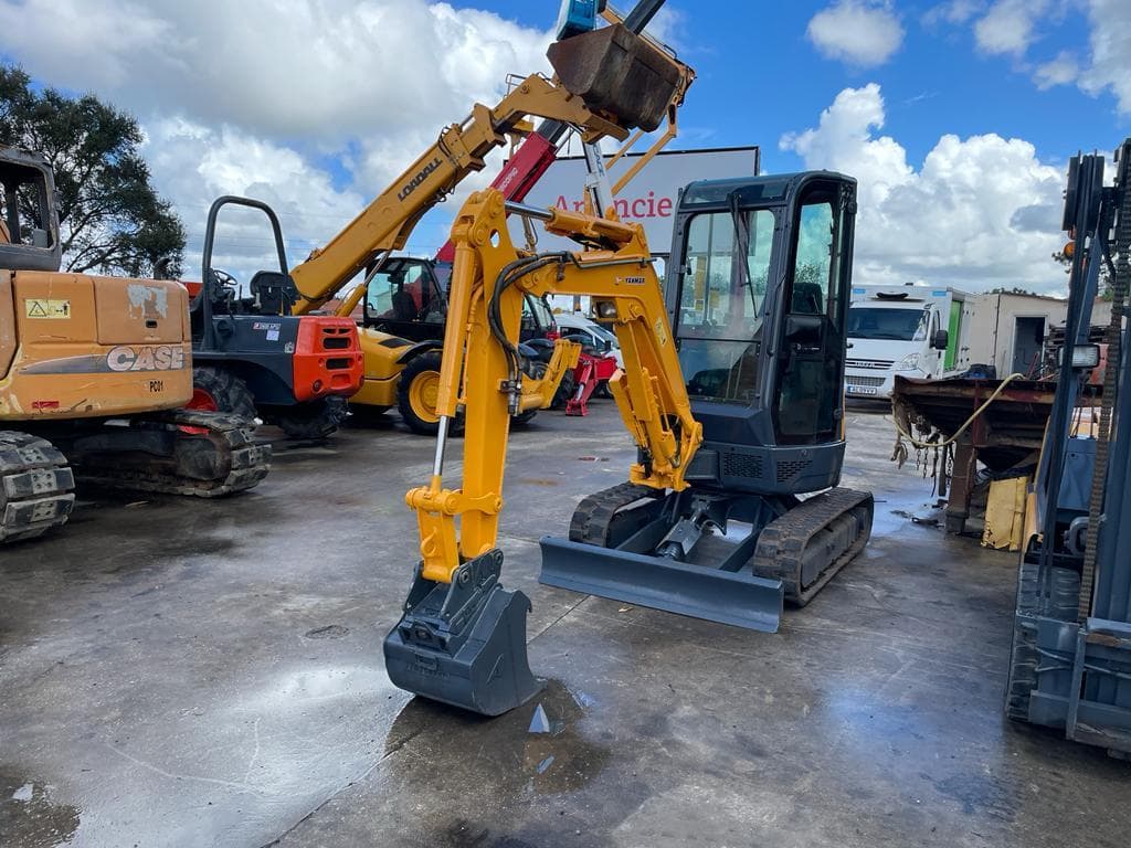 Mini Giratória Yanmar VIO 25