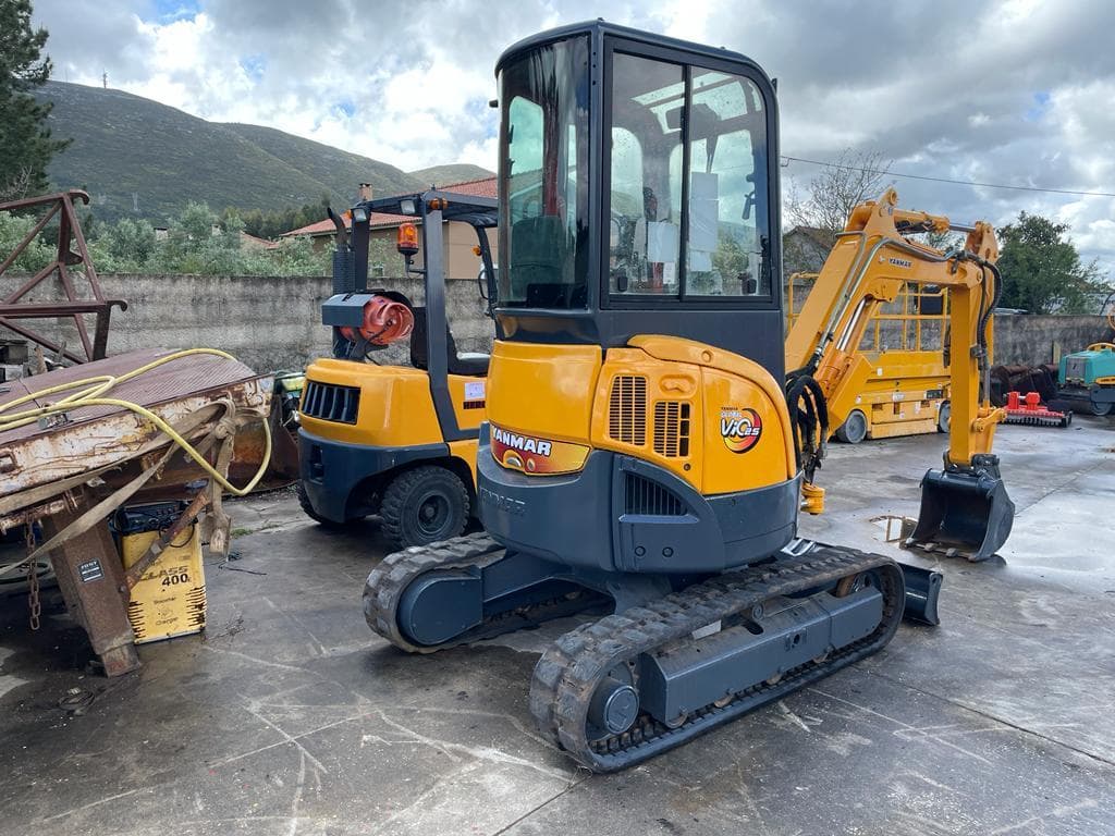 Mini Giratória Yanmar VIO 25 — imagen 3