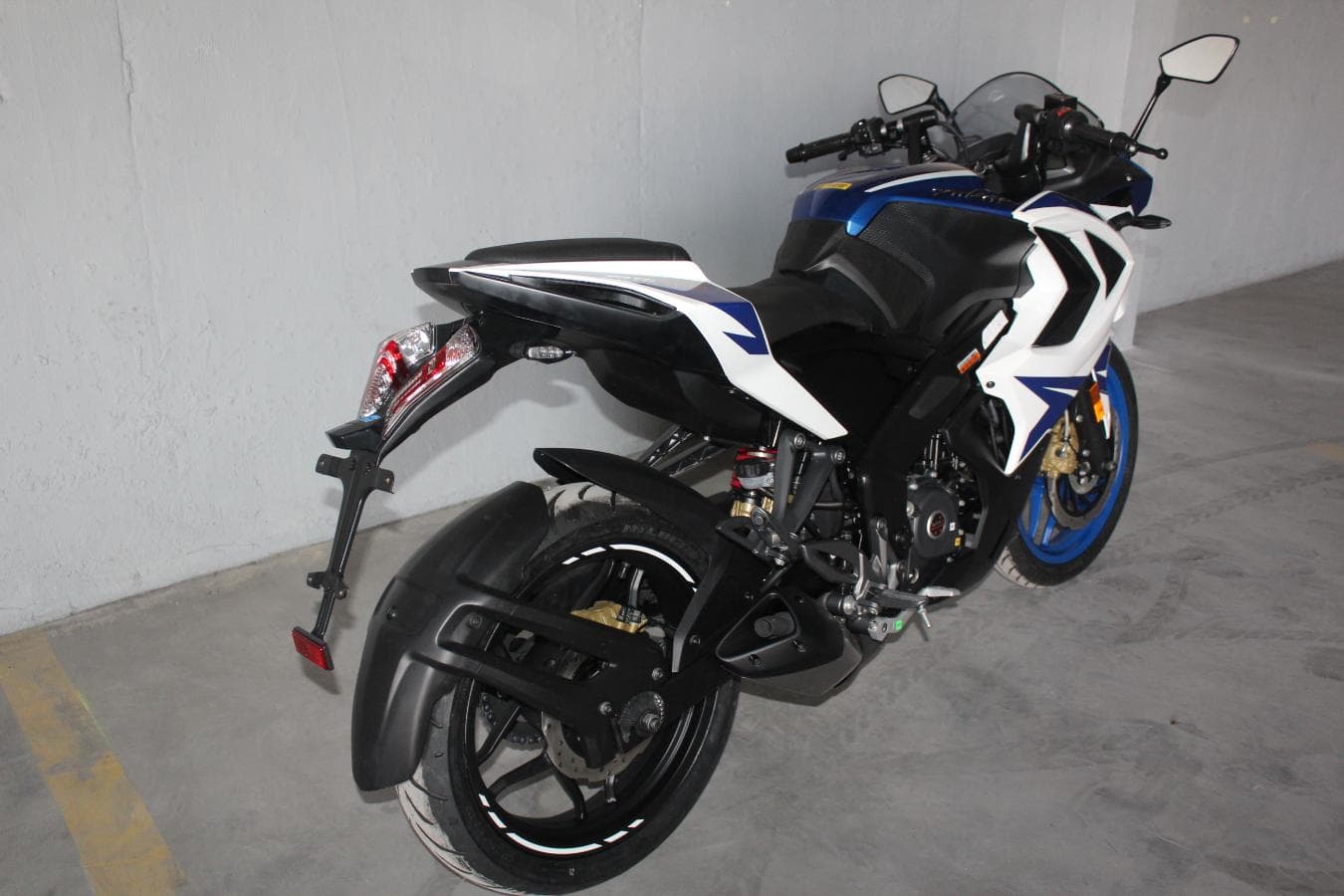 Bajaj Pulsar RS200 — imagen 10