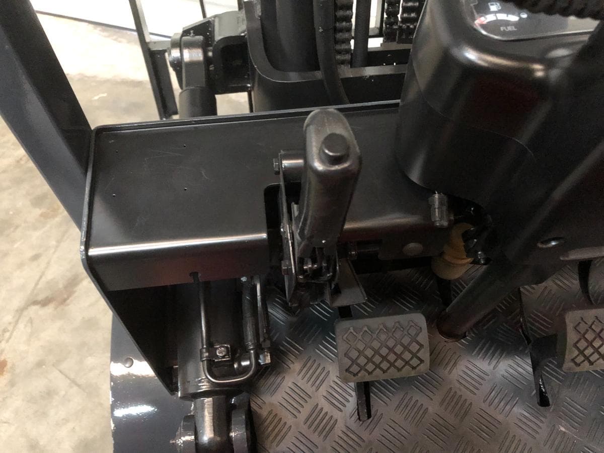 Empilhador Doosan D30G · Ano 2012 — image 13