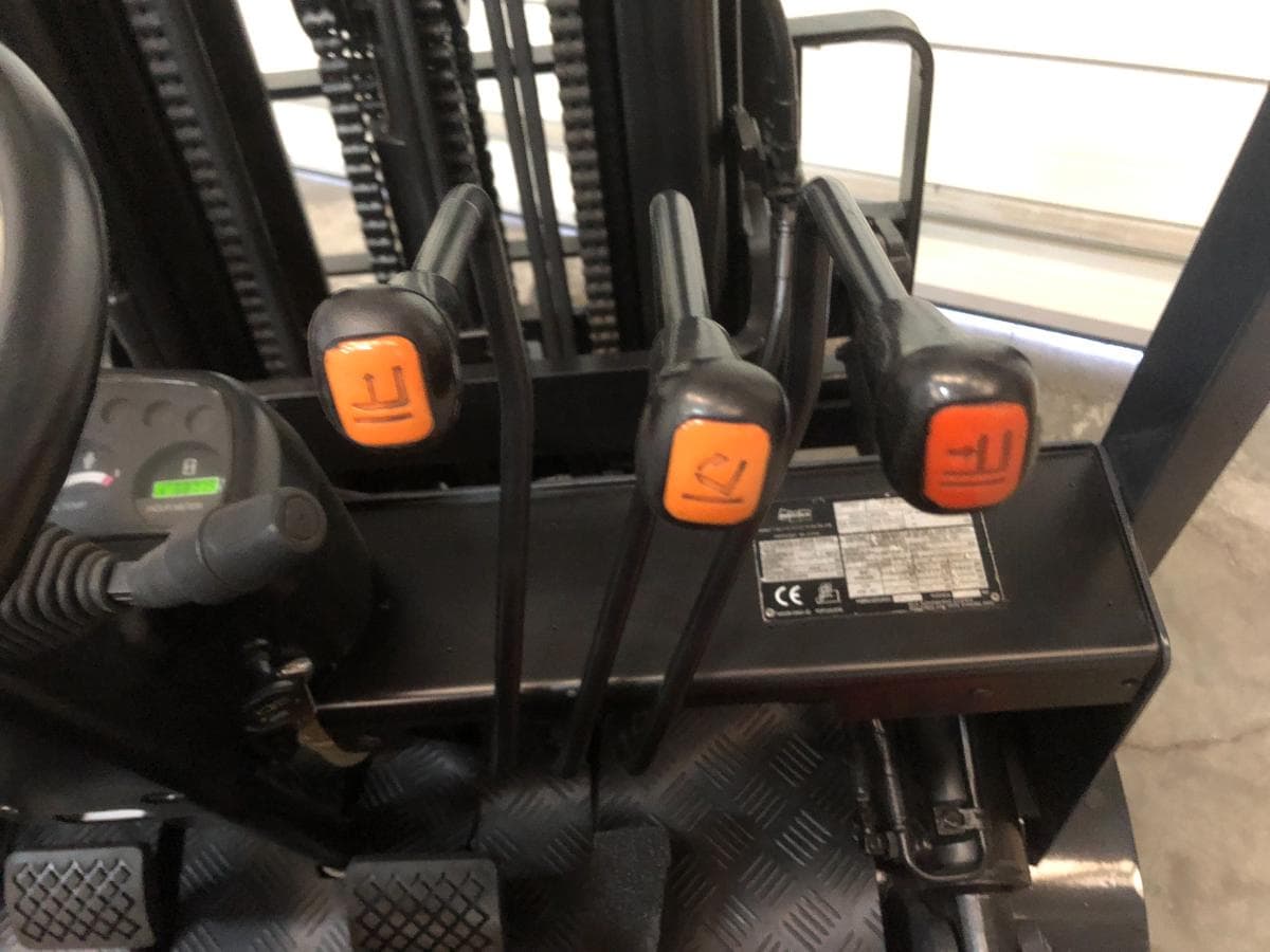 Empilhador Doosan D30G · Ano 2012 — image 15