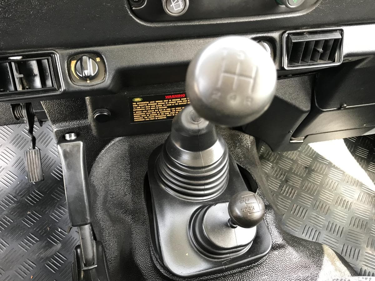 Land Rover Defender TD5 90HT · Ano 2001 — imagem 18