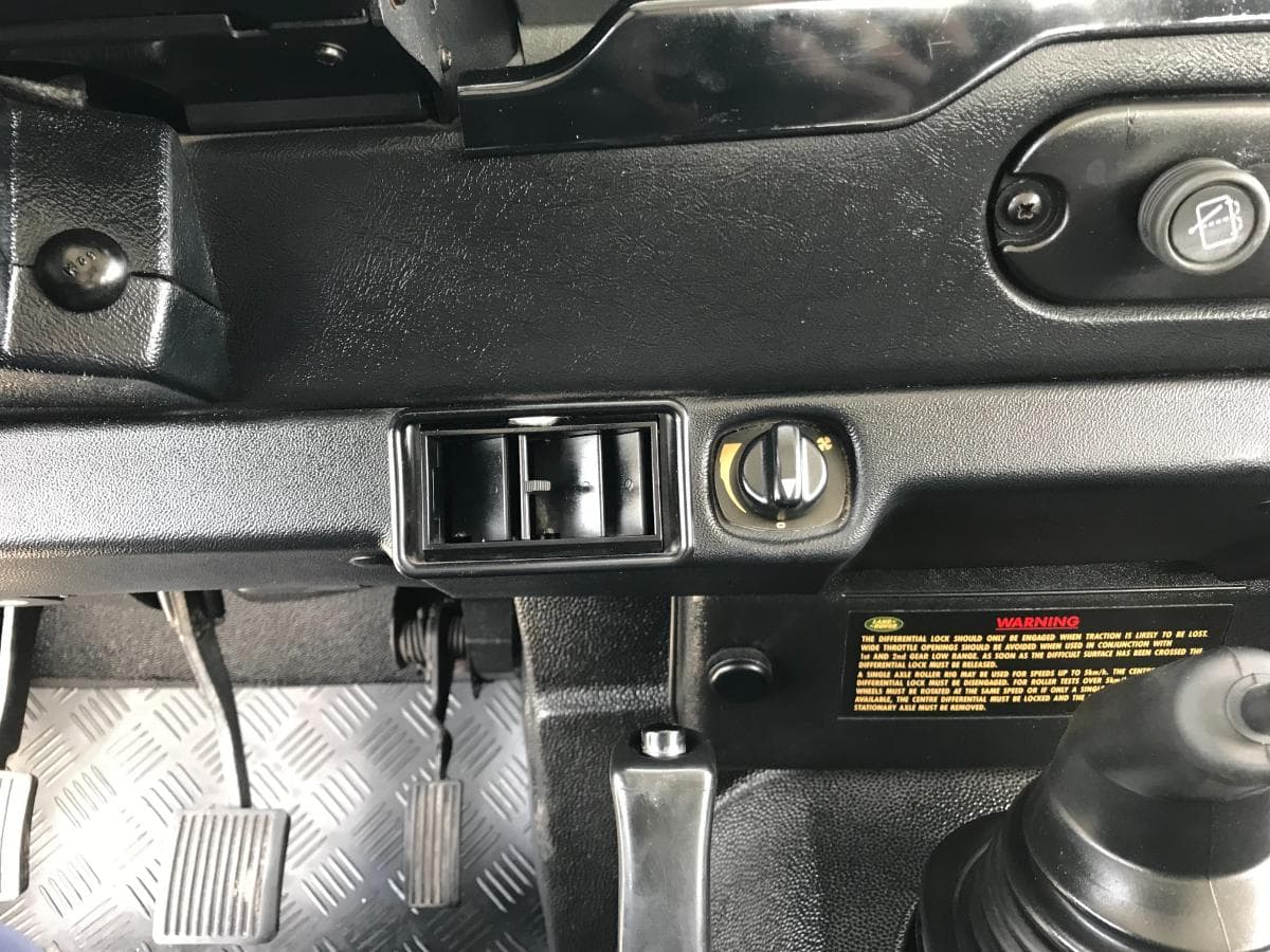 Land Rover Defender TD5 90HT · Ano 2001 — imagem 19
