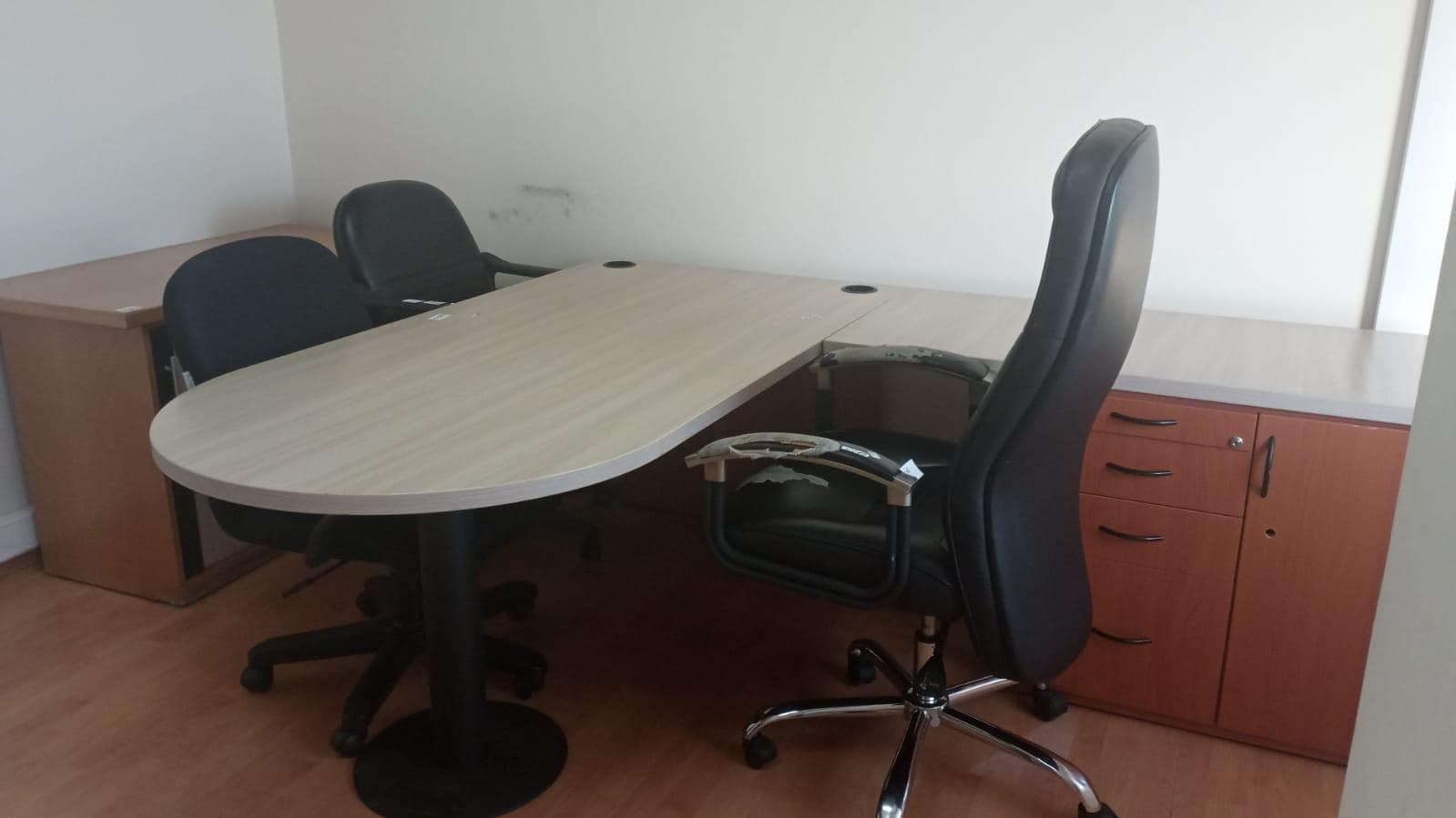Mobiliário de escritório · — imagem 1