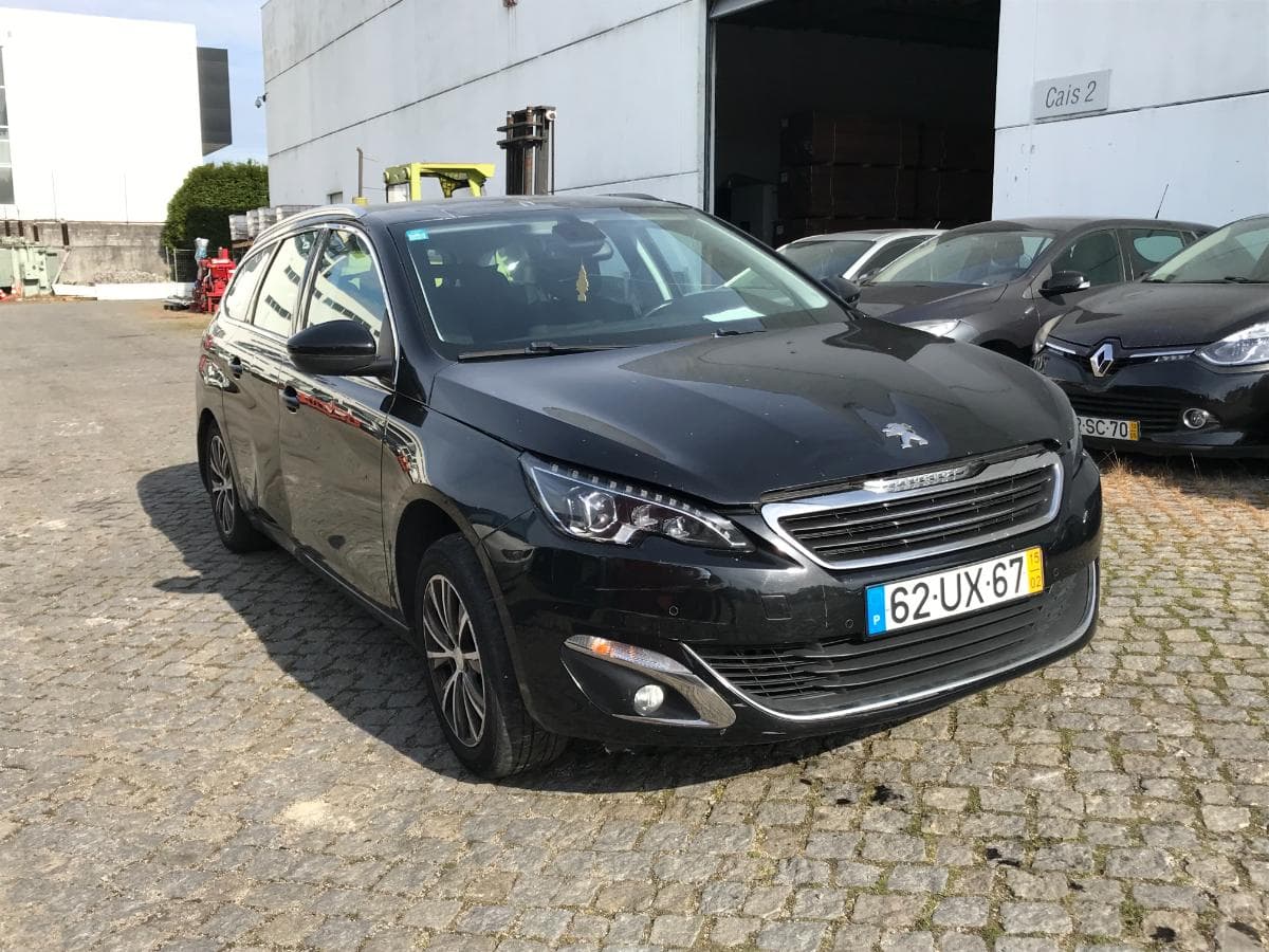 Peugeot 308 SW 1.6 Blue HDI · Ano 2015 — imagem 3