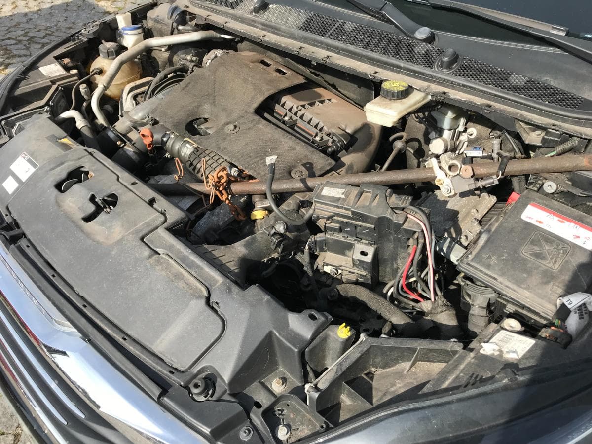 Peugeot 308 SW 1.6 Blue HDI · Ano 2015 — imagem 19