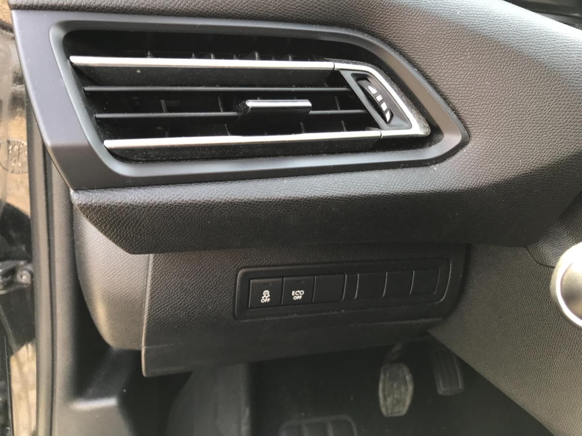 Peugeot 308 SW 1.6 Blue HDI · Ano 2015 — imagem 25
