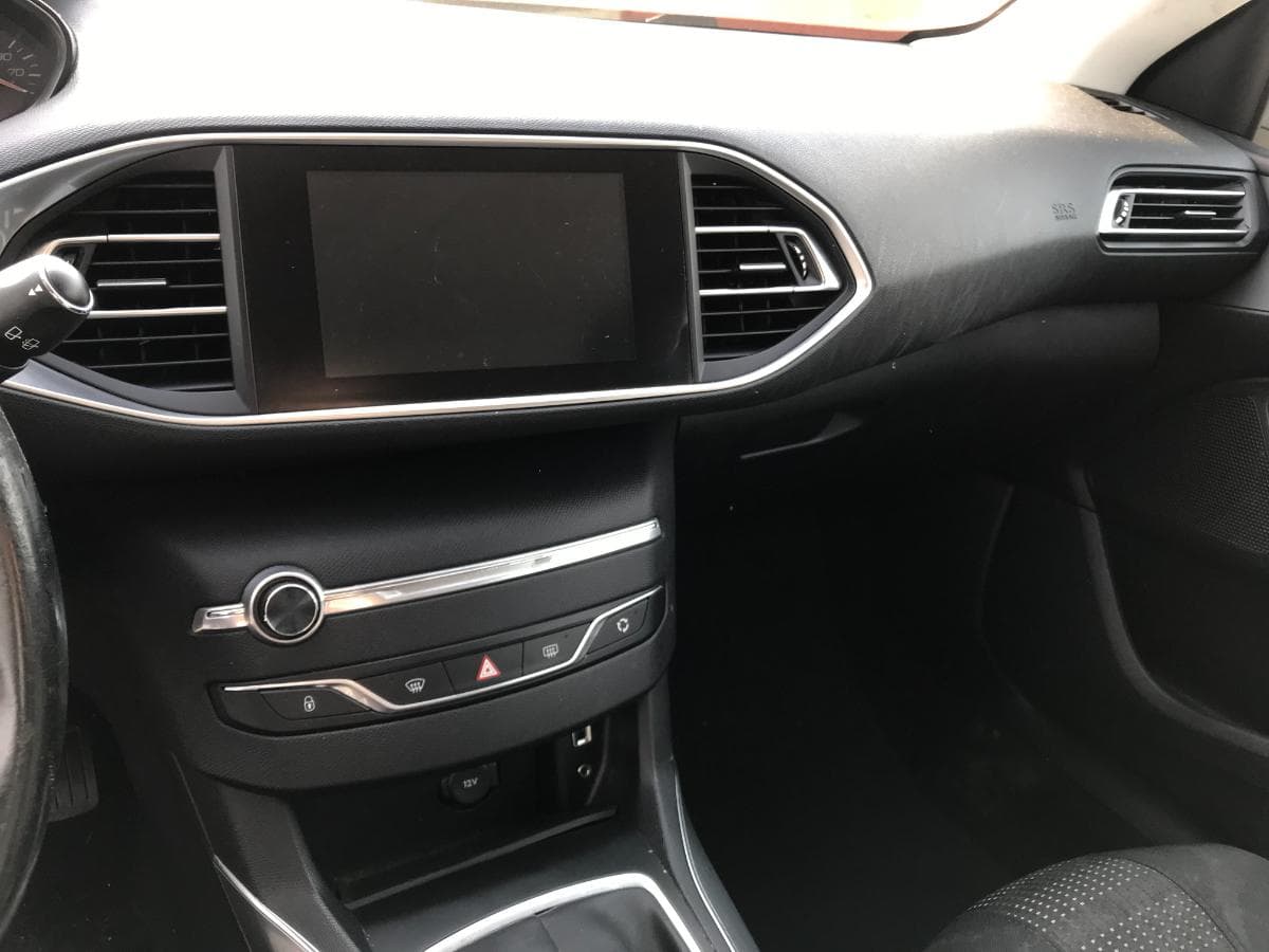 Peugeot 308 SW 1.6 Blue HDI · Ano 2015 — imagem 27