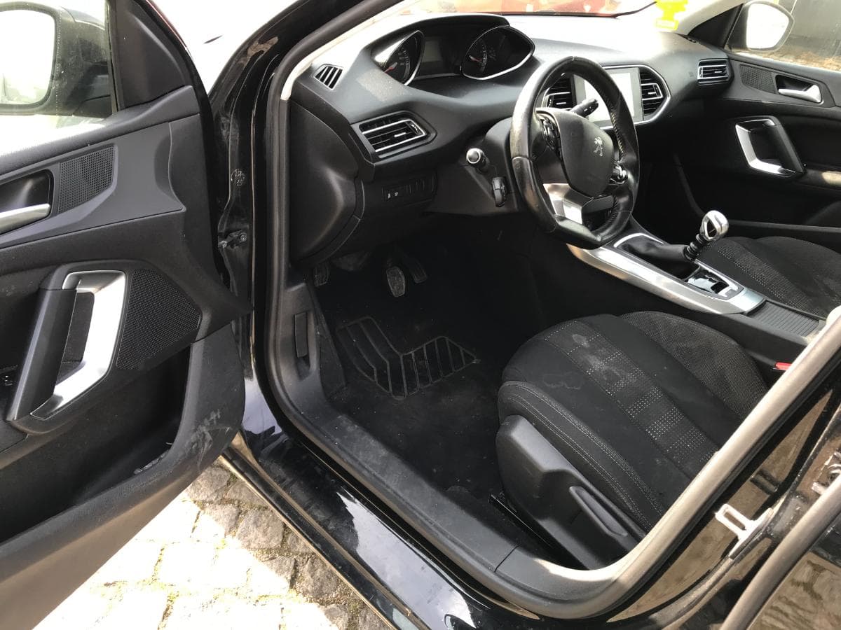 Peugeot 308 SW 1.6 Blue HDI · Ano 2015 — imagem 24