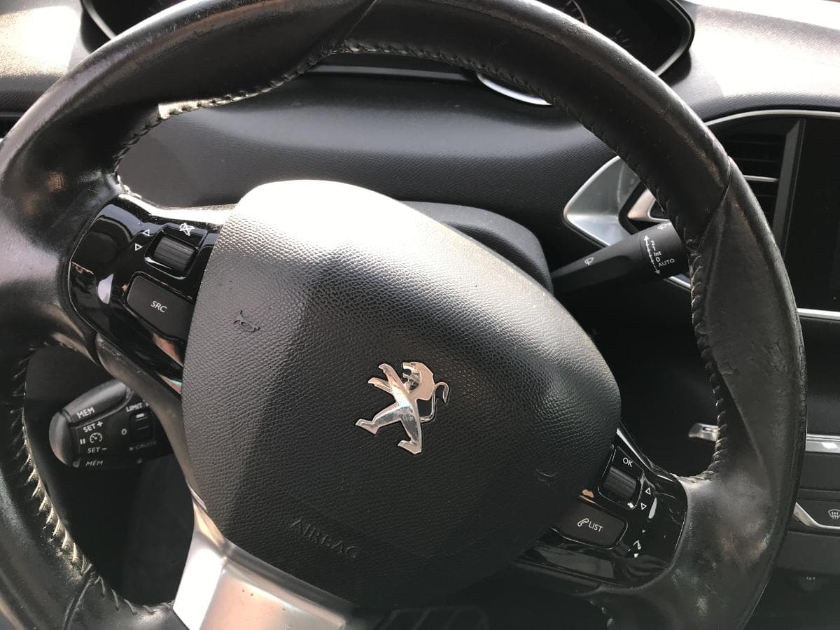 Peugeot 308 SW 1.6 Blue HDI · Ano 2015 — imagem 29