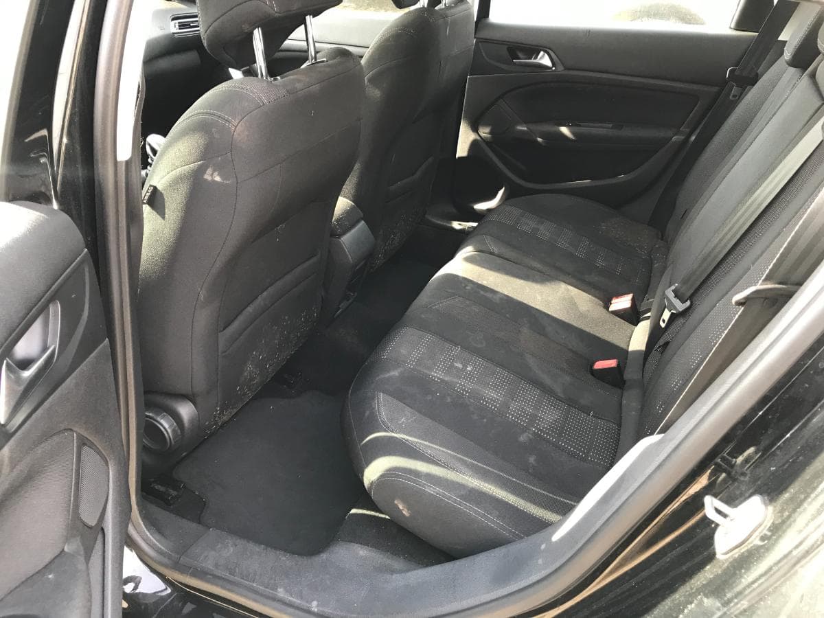 Peugeot 308 SW 1.6 Blue HDI · Ano 2015 — imagem 32