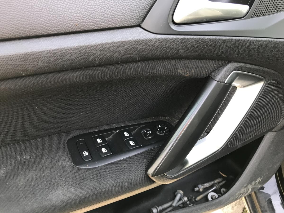 Peugeot 308 SW 1.6 Blue HDI · Ano 2015 — imagem 34