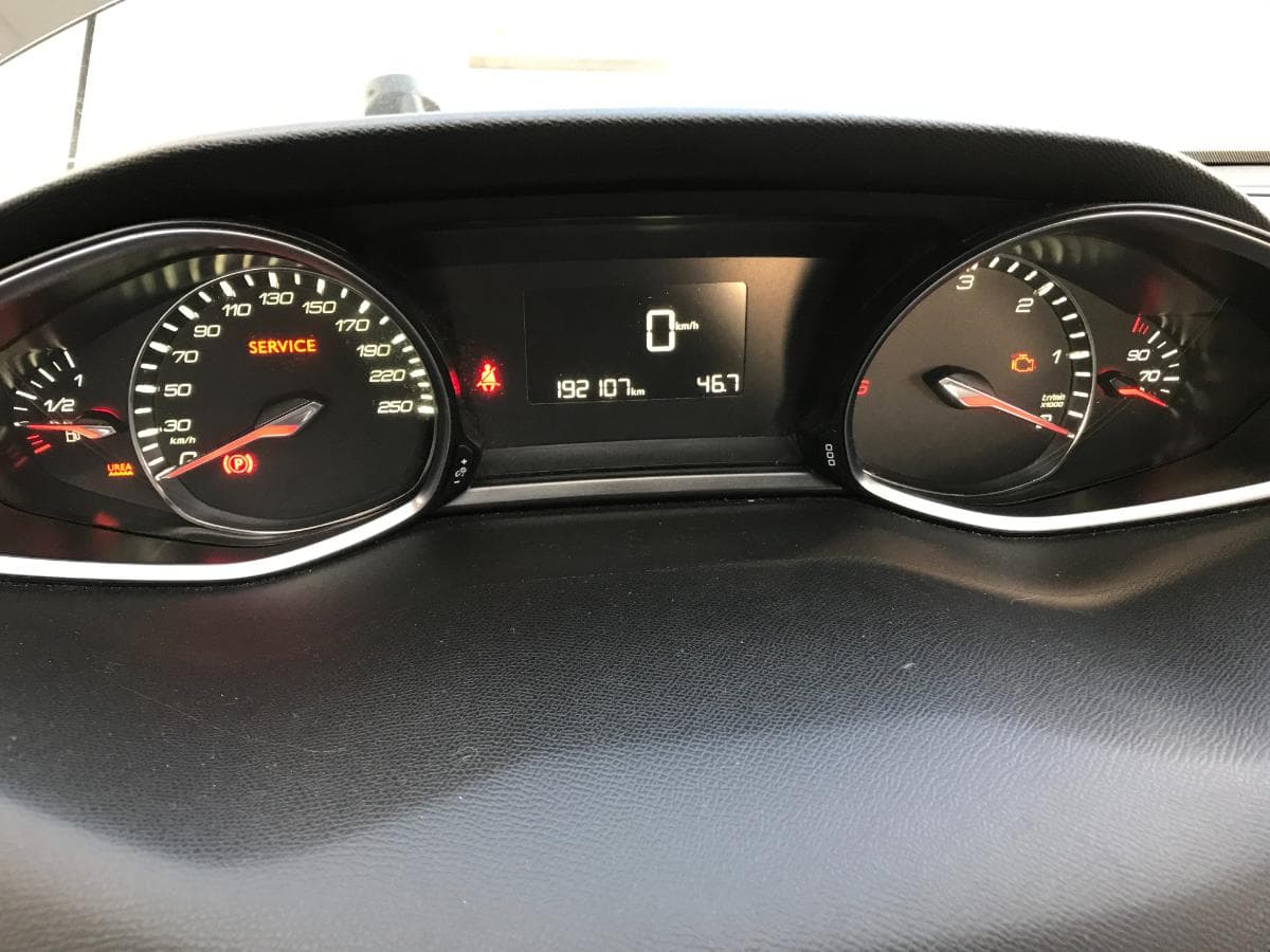 Peugeot 308 SW 1.6 Blue HDI · Ano 2015 — imagem 31
