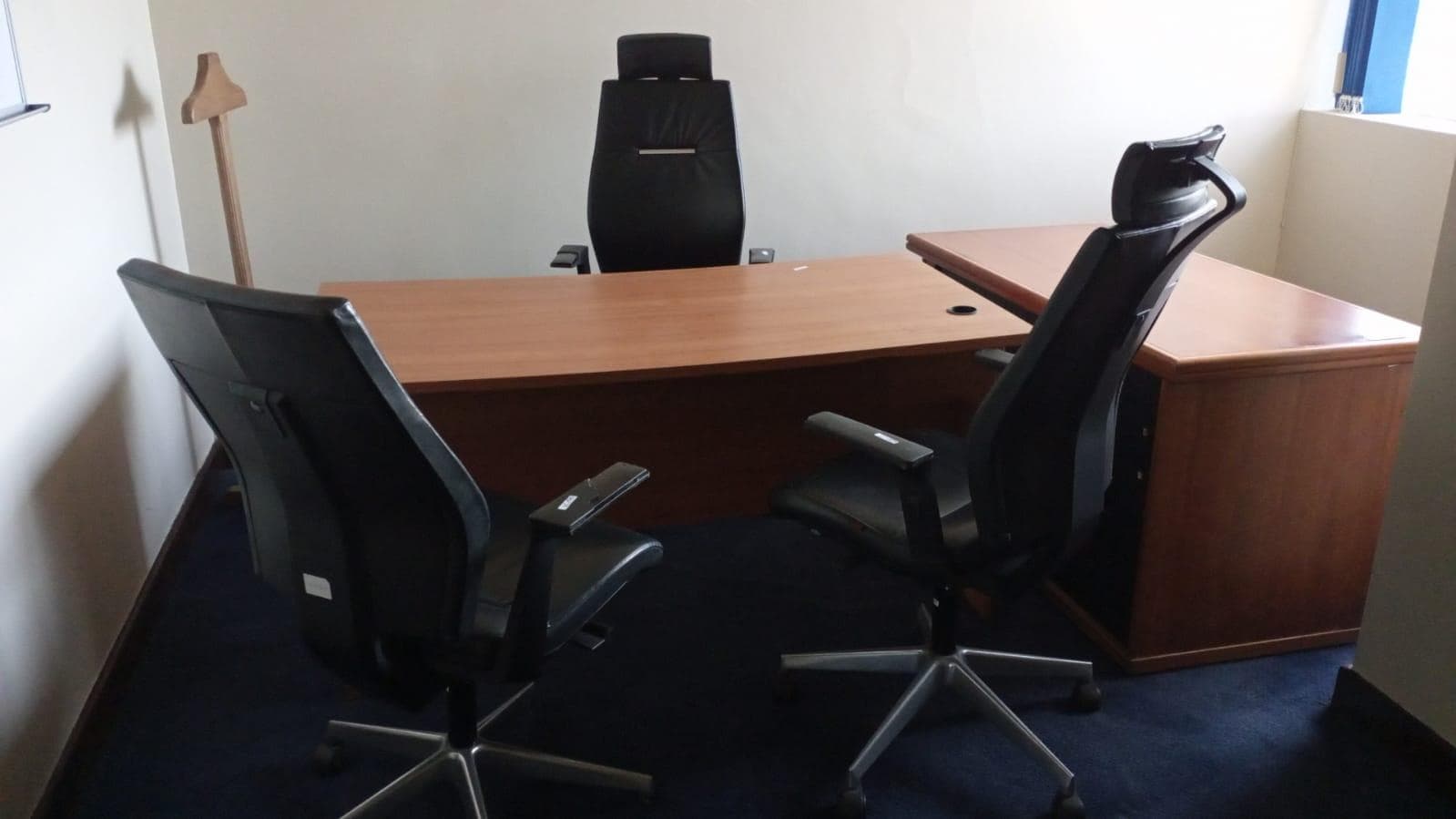 Mobiliario de oficina · — imagen 1