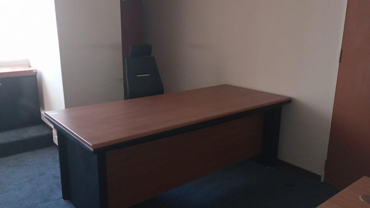 Mobilier de bureau · — image 3