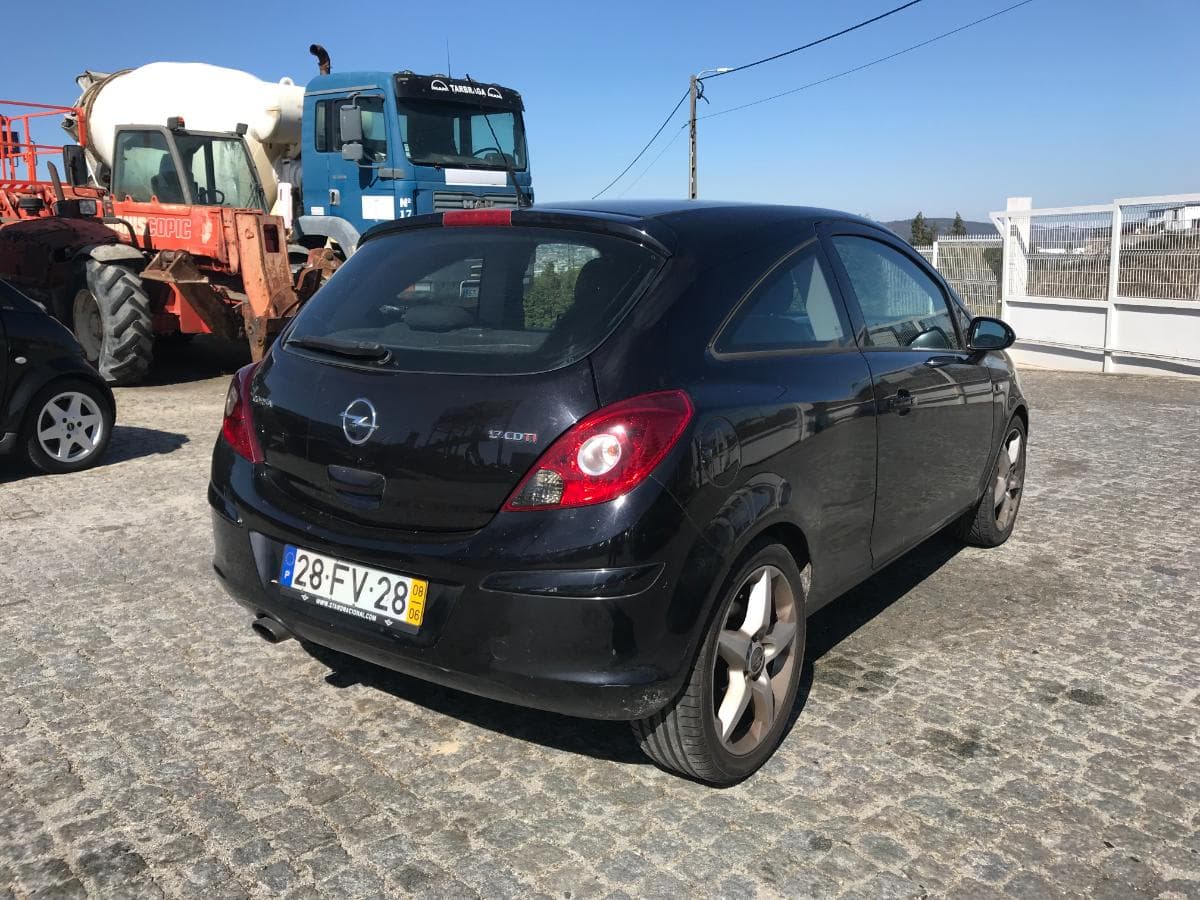 Opel Corsa 1.7CDTI · Ano 2008 — image 4