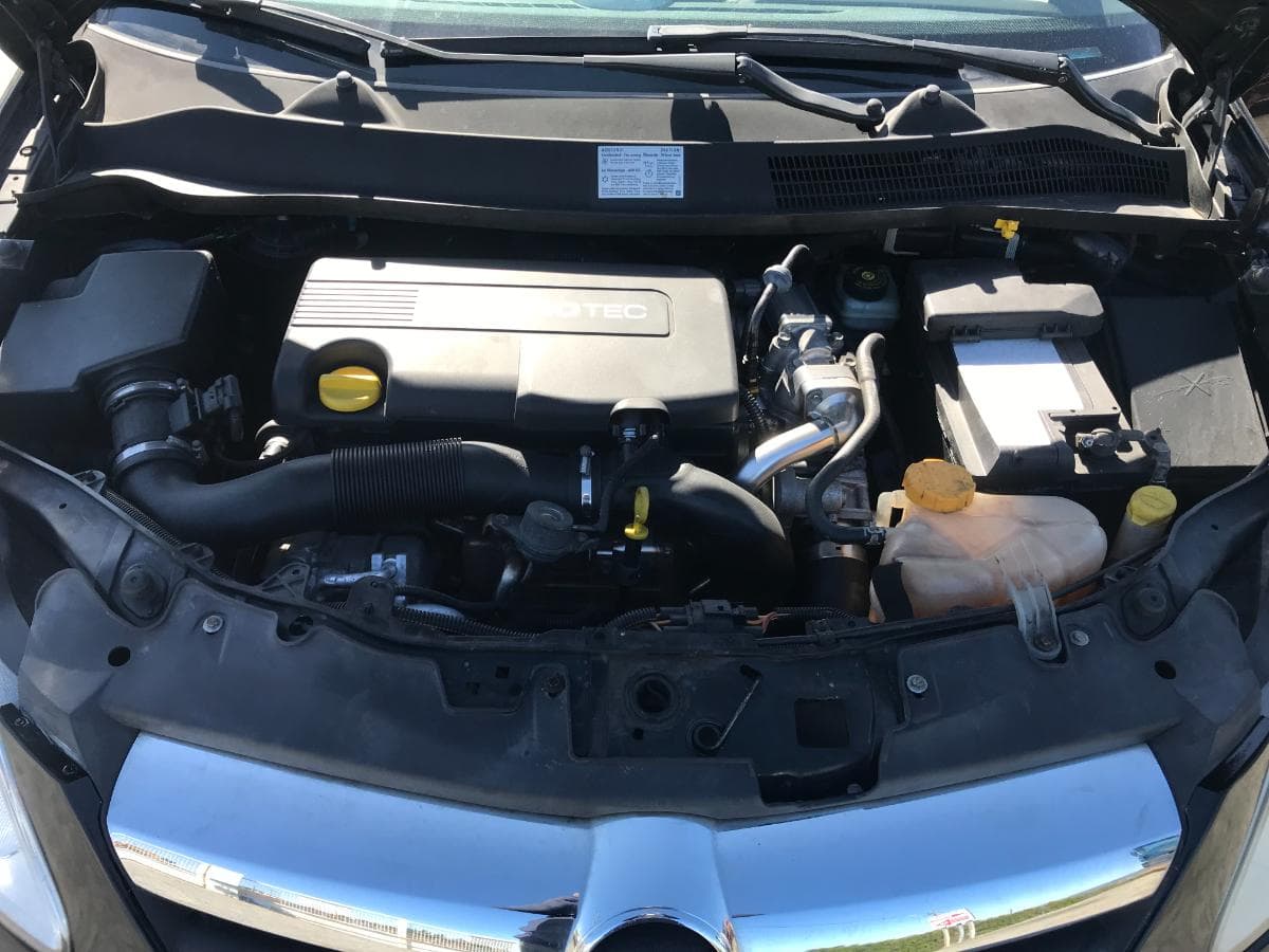 Opel Corsa 1.7CDTI · Ano 2008 — image 7