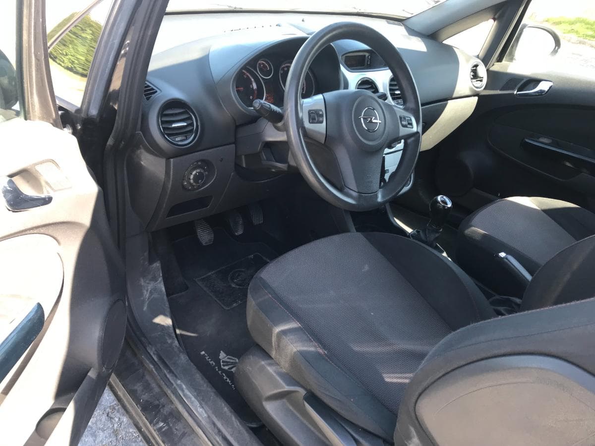 Opel Corsa 1.7CDTI · Ano 2008 — image 13