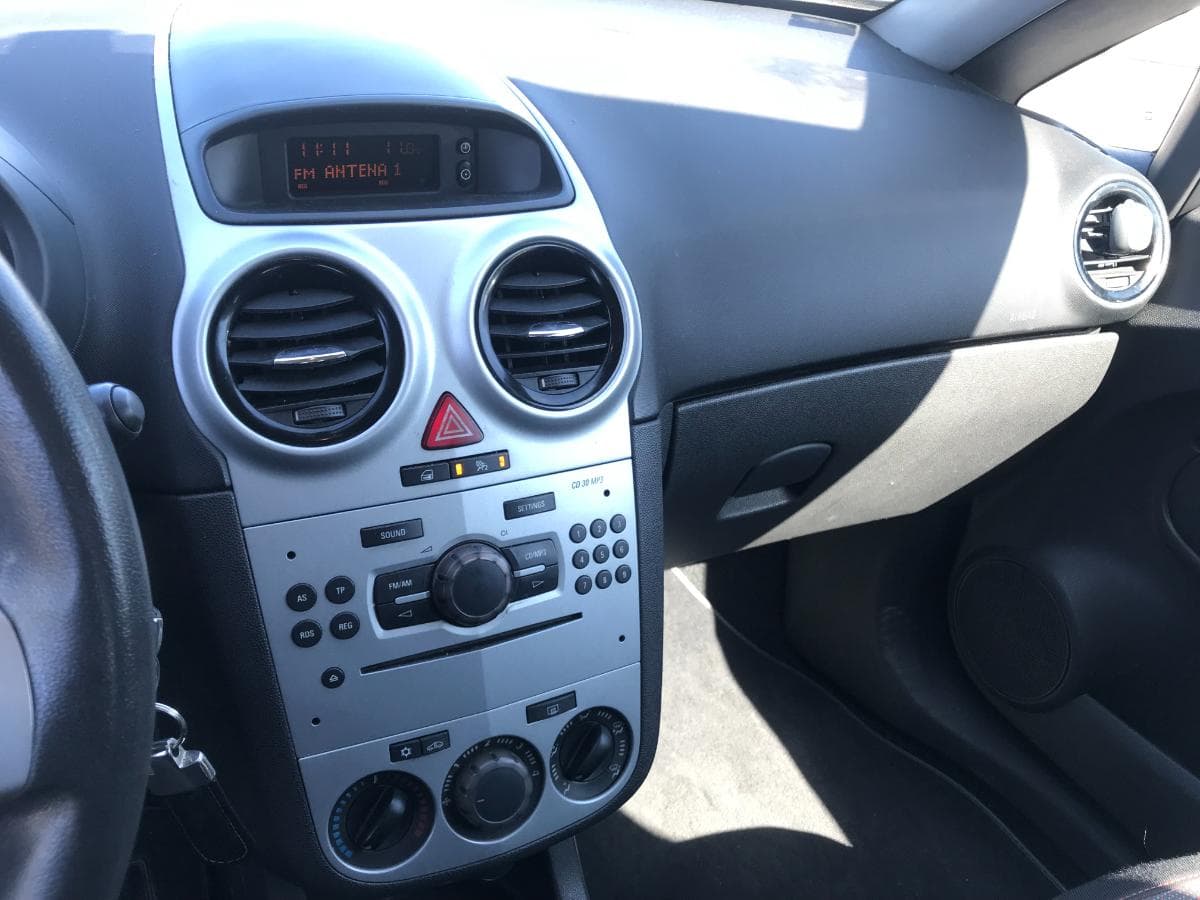 Opel Corsa 1.7CDTI · Ano 2008 — image 16