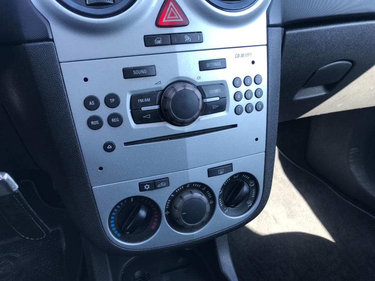 Opel Corsa 1.7CDTI · Ano 2008 — image 18