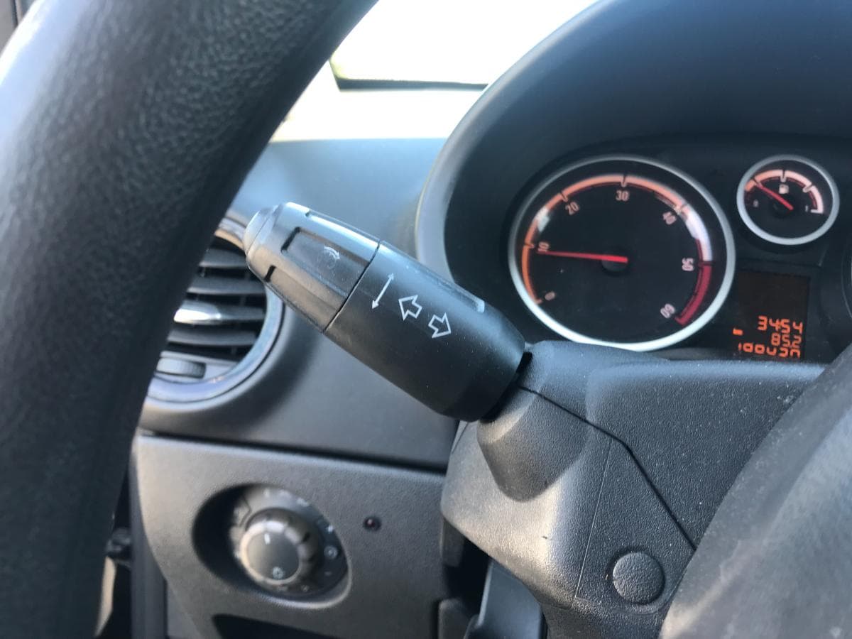 Opel Corsa 1.7CDTI · Ano 2008 — image 23