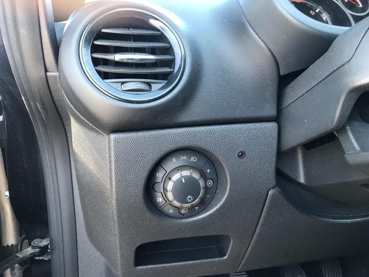 Opel Corsa 1.7CDTI · Ano 2008 — image 25