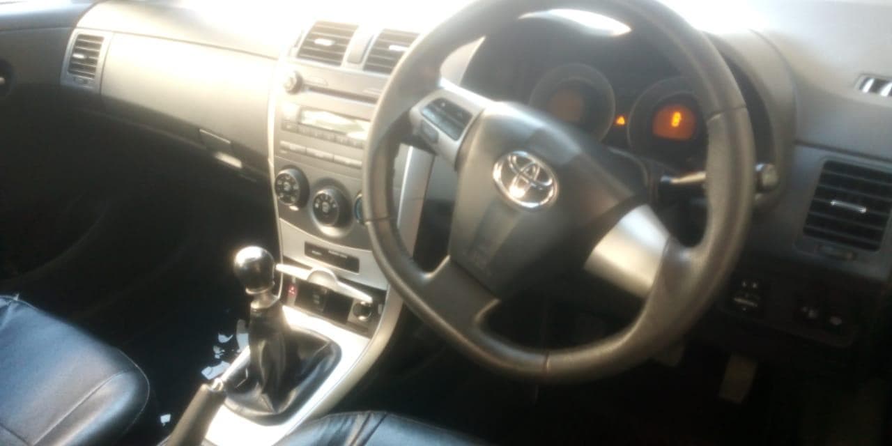 Toyota Corolla · — image 9