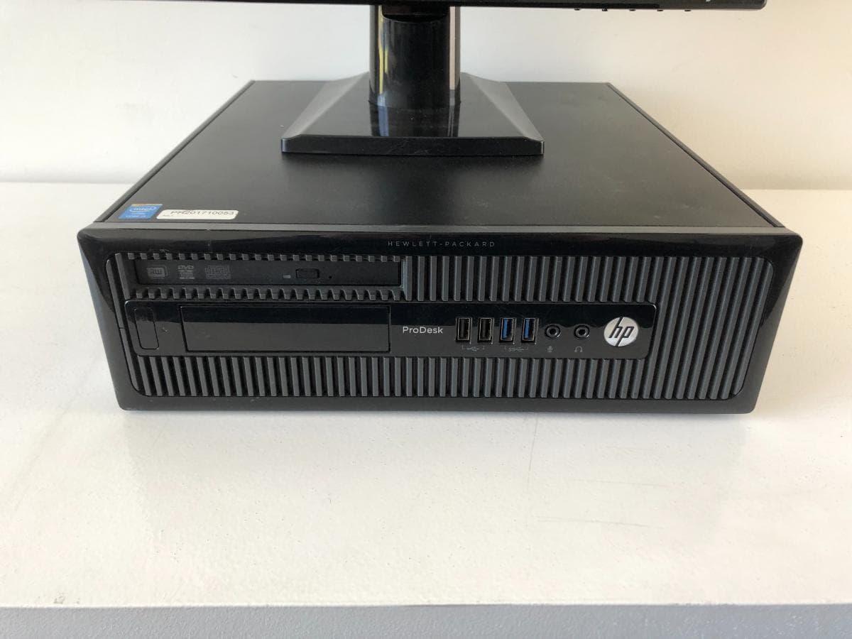Monitor HP 20KD · Computador Desktop HP — imagen 9