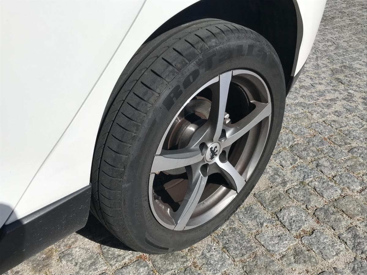 LEILÃO CANCELADO · Peugeot 2008 1.6HDI · Ano 2014 — imagem 13