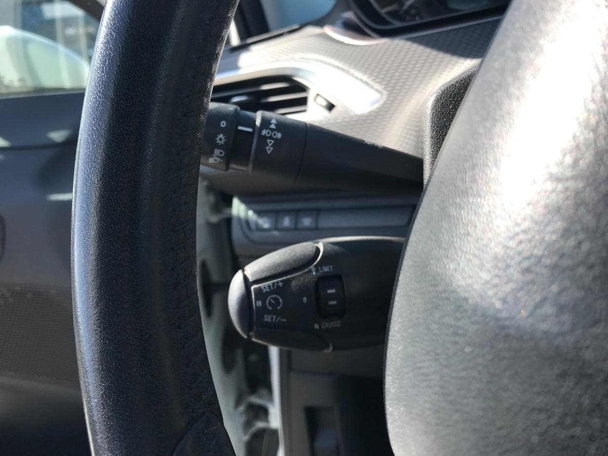 LEILÃO CANCELADO · Peugeot 2008 1.6HDI · Ano 2014 — imagem 28