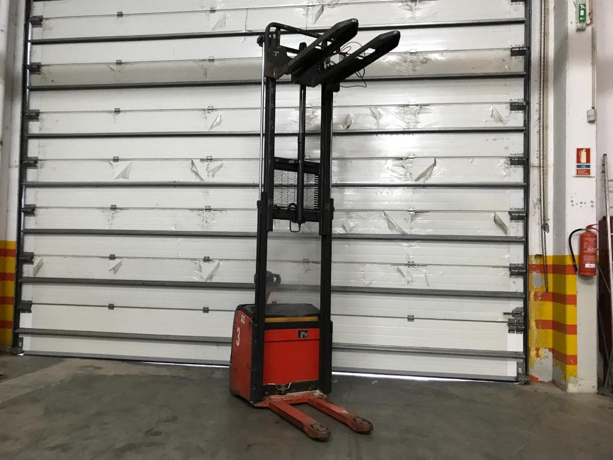 Stacker Linde L14 Elétrico · Ano 2001 — imagem 2