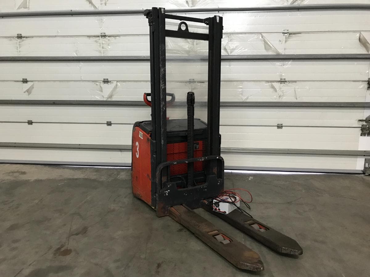 Stacker Linde L14 Elétrico · Ano 2001 — imagem 1