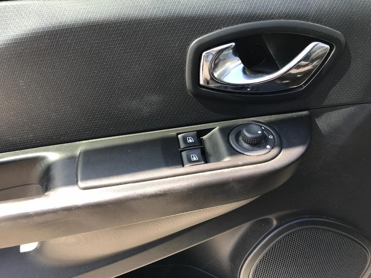Renault Clio 1.5DCI · Ano 2013 — imagem 19
