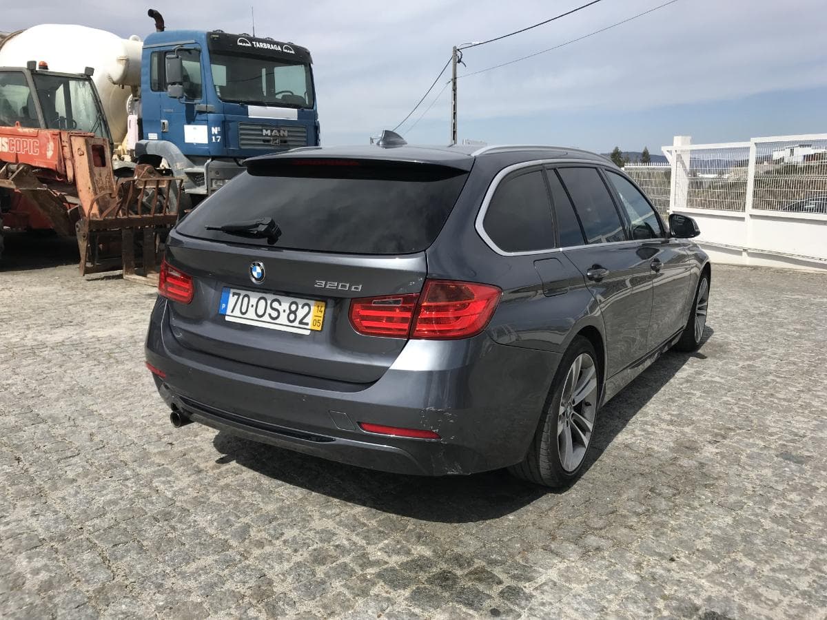 BMW 320D Touring 2.0 · Ano 2014 — imagem 5
