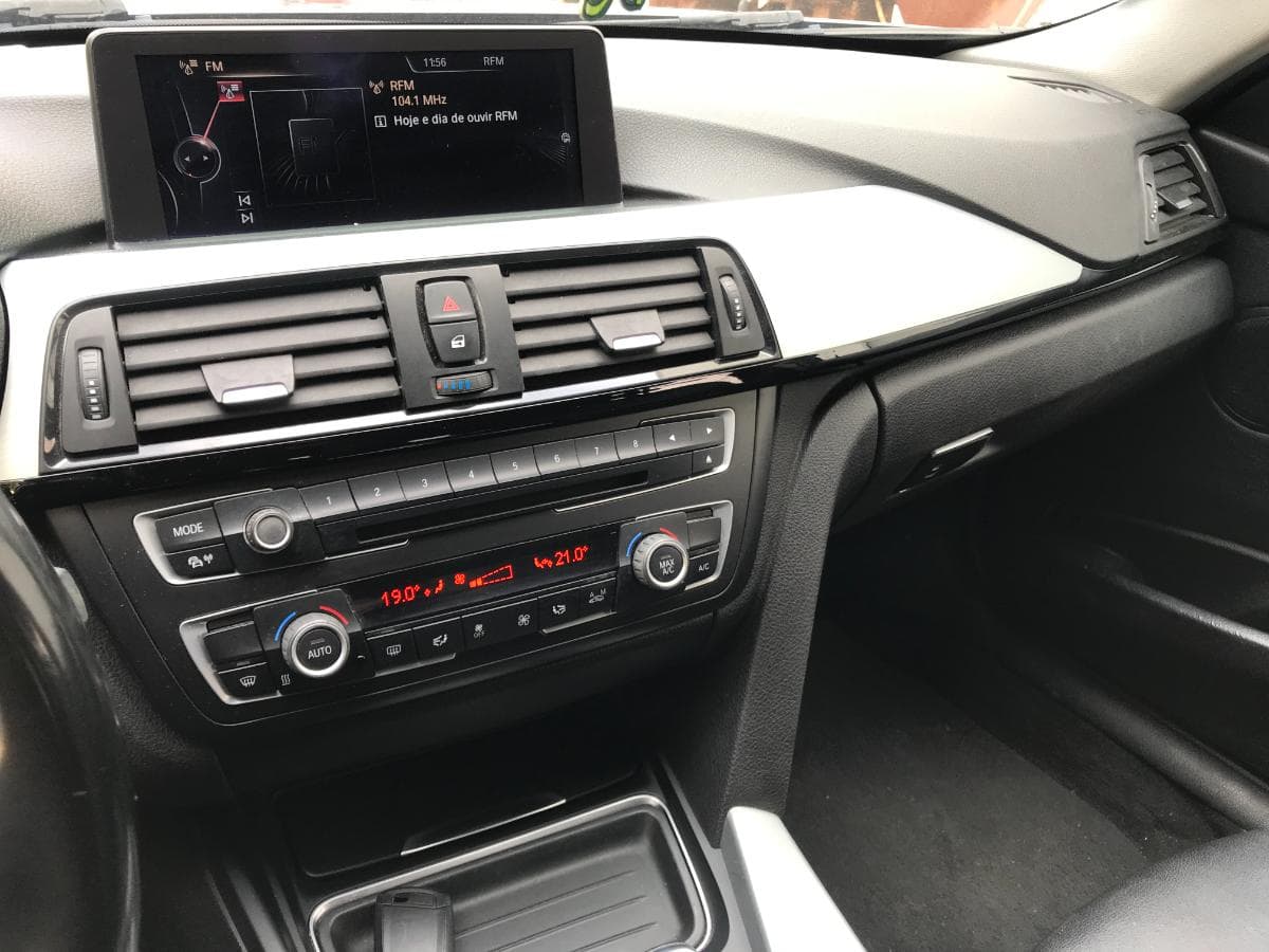 BMW 320D Touring 2.0 · Ano 2014 — imagem 28