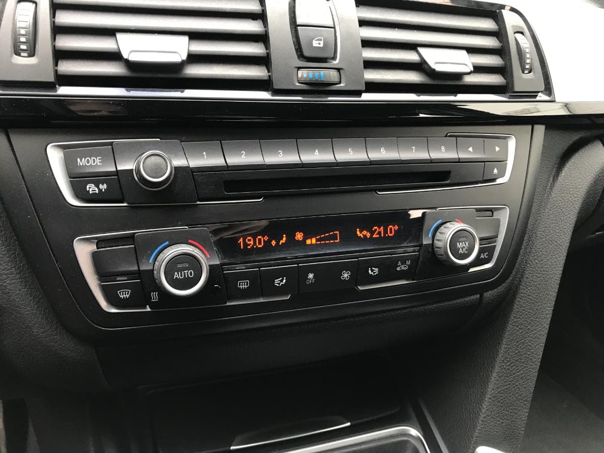 BMW 320D Touring 2.0 · Ano 2014 — imagem 33