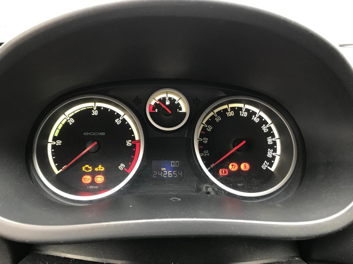 Opel Corsa 1.3CDTI · Ano 2008 39-GJ-73 — imagem 22