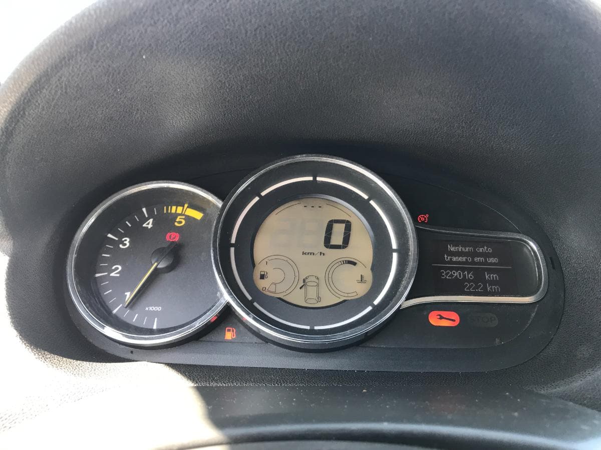 Renault Mégane Coupé 1.5DCI · Ano 2009 — imagem 32
