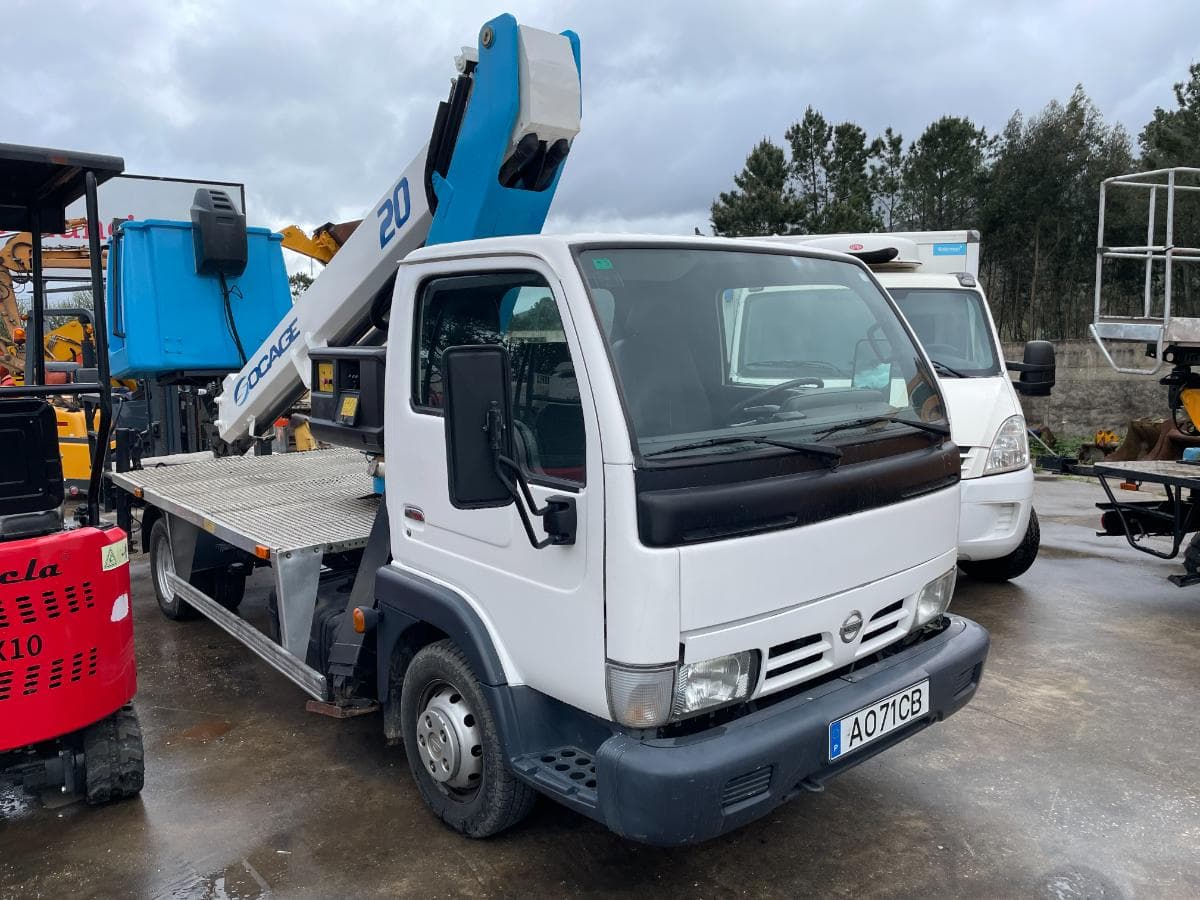 Nissan Cabstar Com Plataforma Elevatória — imagen 2