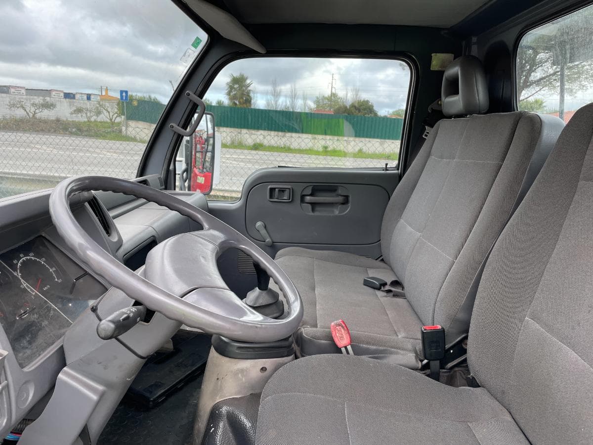Nissan Cabstar Com Plataforma Elevatória — imagen 3